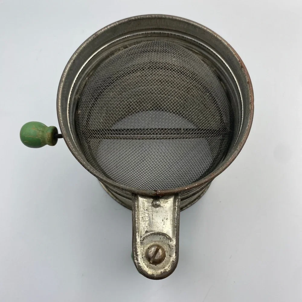 Vintage Bromwells Measuring Sifter 5 Cup Green Wood Handle Tin Hand Crank USA‎
